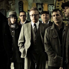 FLOGGING MOLLY