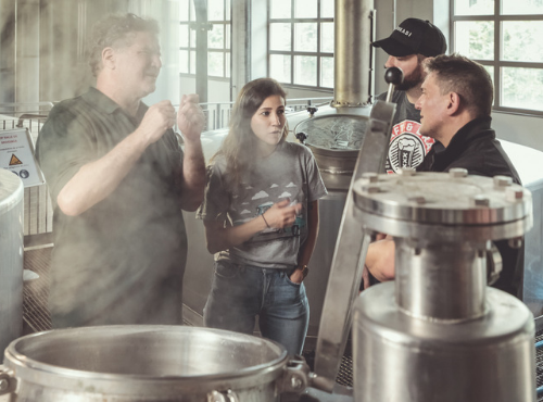 Partage pendant le brassage © Gaétan Clément