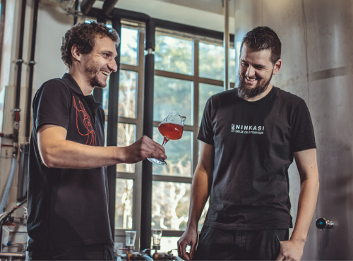 Voilà qui rend heureux Julien et Sylvain, nos brasseurs © Gaetan Clement